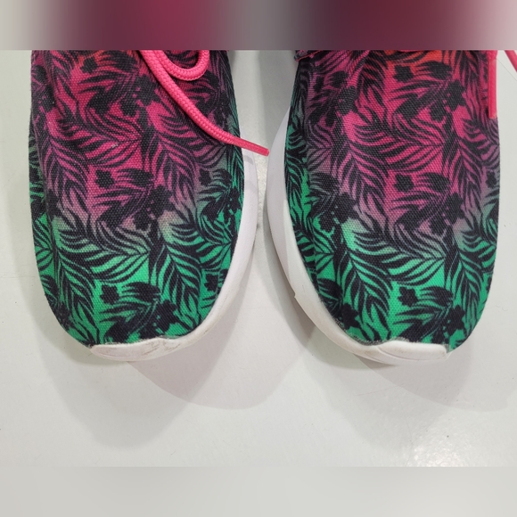 NIKE ROSHE RUN FLORAL PRINT MULTI-COLOR YOUTH SIZE 7/WOMEN 8.5 677784-602 A9 - Picture 6 of 15